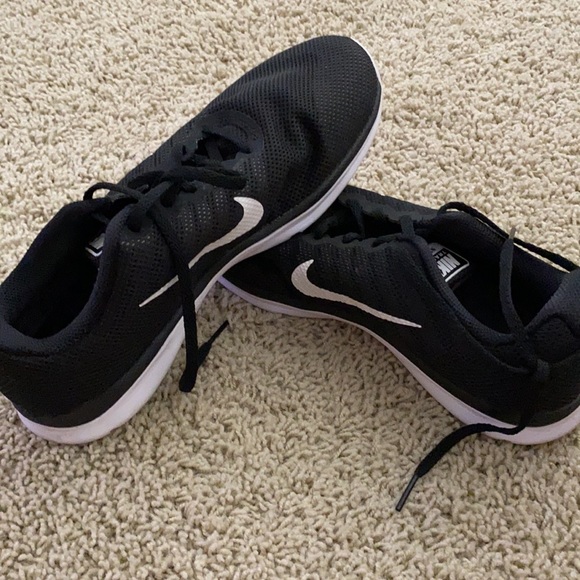 Used* Nike training in season TR 6 - Picture 2 of 4